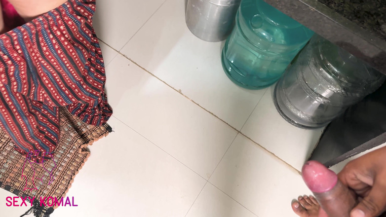 Sexy Komal: Lembut saat memasak