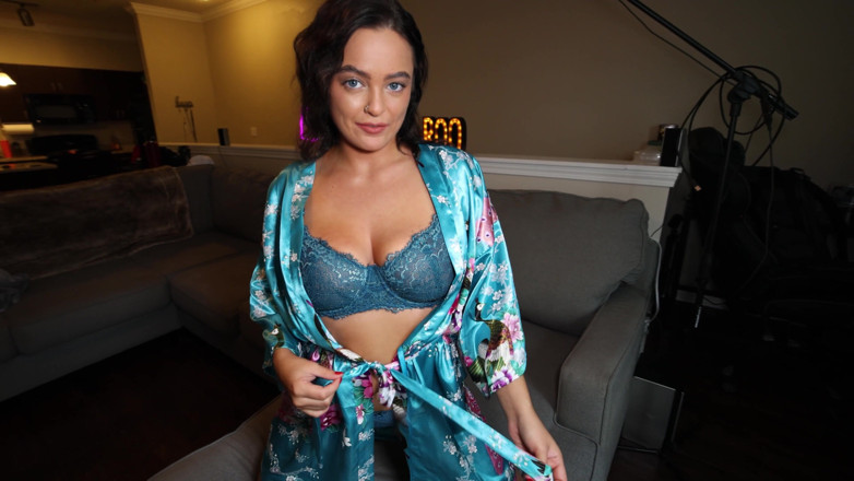 Adam Danger: Alexis Kay - grandes tetas naturales, real amateur en el gimnasio...