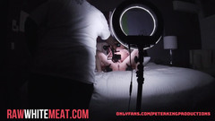 Raw White Meat: Ratu sepong kontol besar ini muncrat di kontol besar sampai...