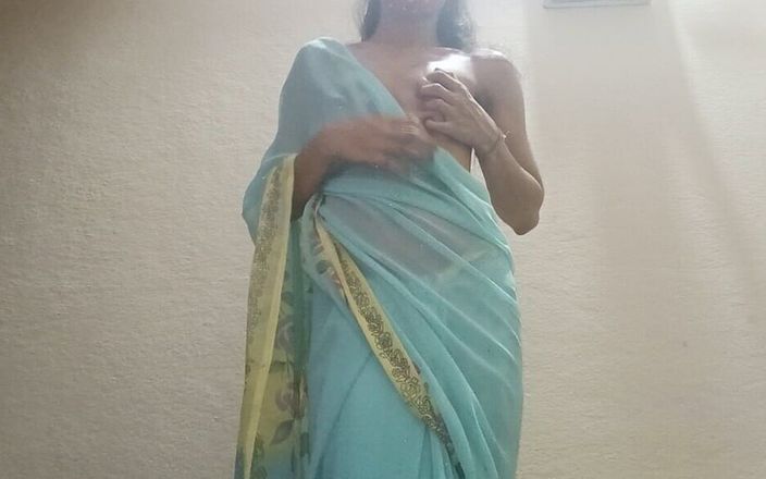 Ishita: Isita masturbándose en sari