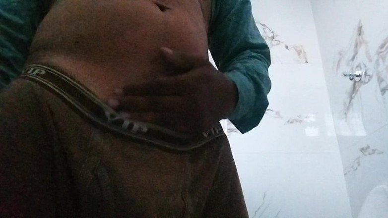 bisexdon: 女の子のために遊ぶセクシーなホットチンポ