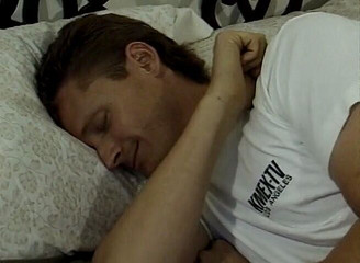 Alfacontent: Prsaté děvky jedou šťastného chlápka, zatímco kouří a jezdí na jeho...