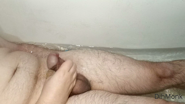DihMonk: Hora Del Baño Solo - Masturbación Mojada En Agua Poco Profunda