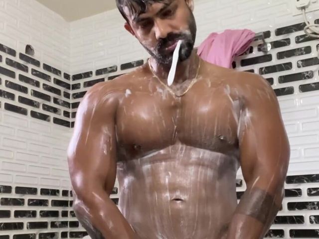 Hotness in Bathroom (Bonghunkx)