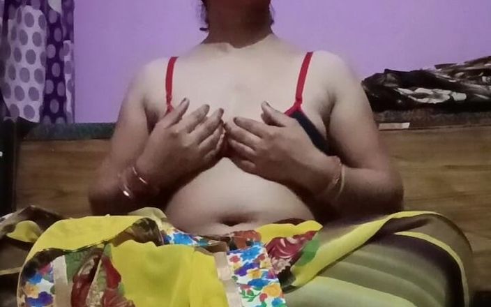 StepSiblingCaught: Tía india dedeándose su sexy coño rosa