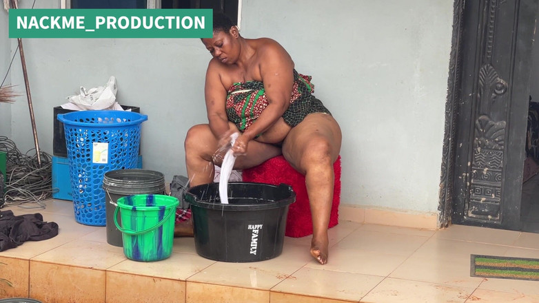 NACKME_PRODUCTION: Mama Afrika multitasks di minggu pagi