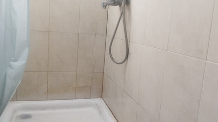 Silkybear143: Pau duro e agradável fica com tesão enquanto toma banho