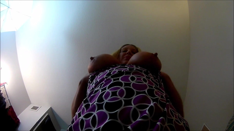 naughtynikki777: sauteli mammi painti churaane ke lie sautele bete ko sikurti...