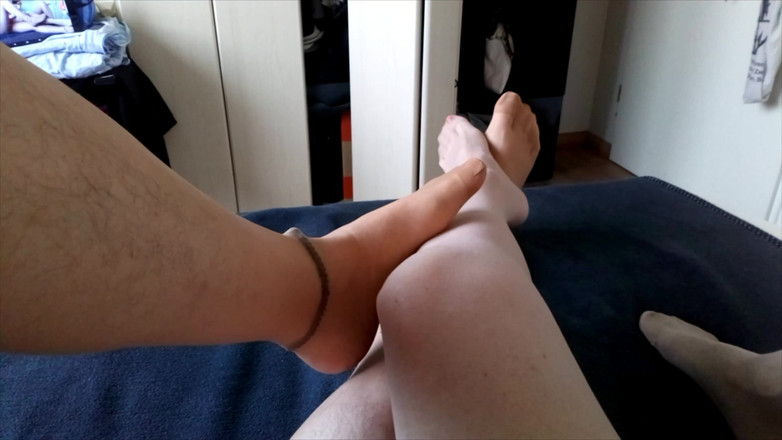 NylonjungeCarmen: 穿着连裤袜的脚感性玩味