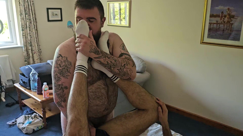 PoppaPig: Stretching Italian Hairy Bear Hole