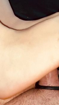 Footjob yang cantik 2