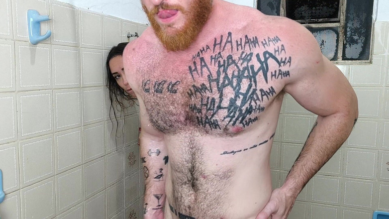 PriscilaBelini: 그는 욕조에서 털 속에서 아주 좋게 나를 박았다