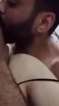 Romantické sexuální video virální v hotelovém pokoji Přítelkyně Karáčí