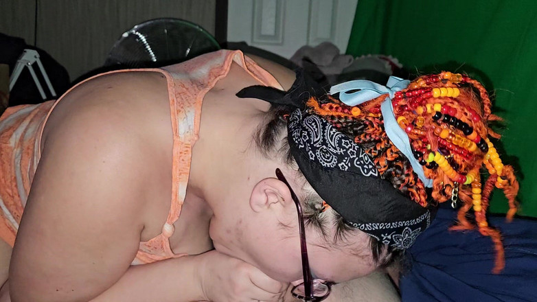 Funhousewife69: Trở lại nó một lần nữa bú cu của anh ấy...