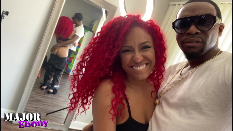 Major Ebony: Pelirroja Barbie chorrea mientras folla bbc
