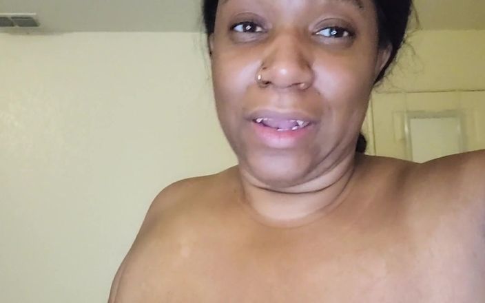 Josie4yourpleasure: Daha fazla bronzlaştım, sonunda bu pandemi solukluğunu döküyor, bu yüzden...