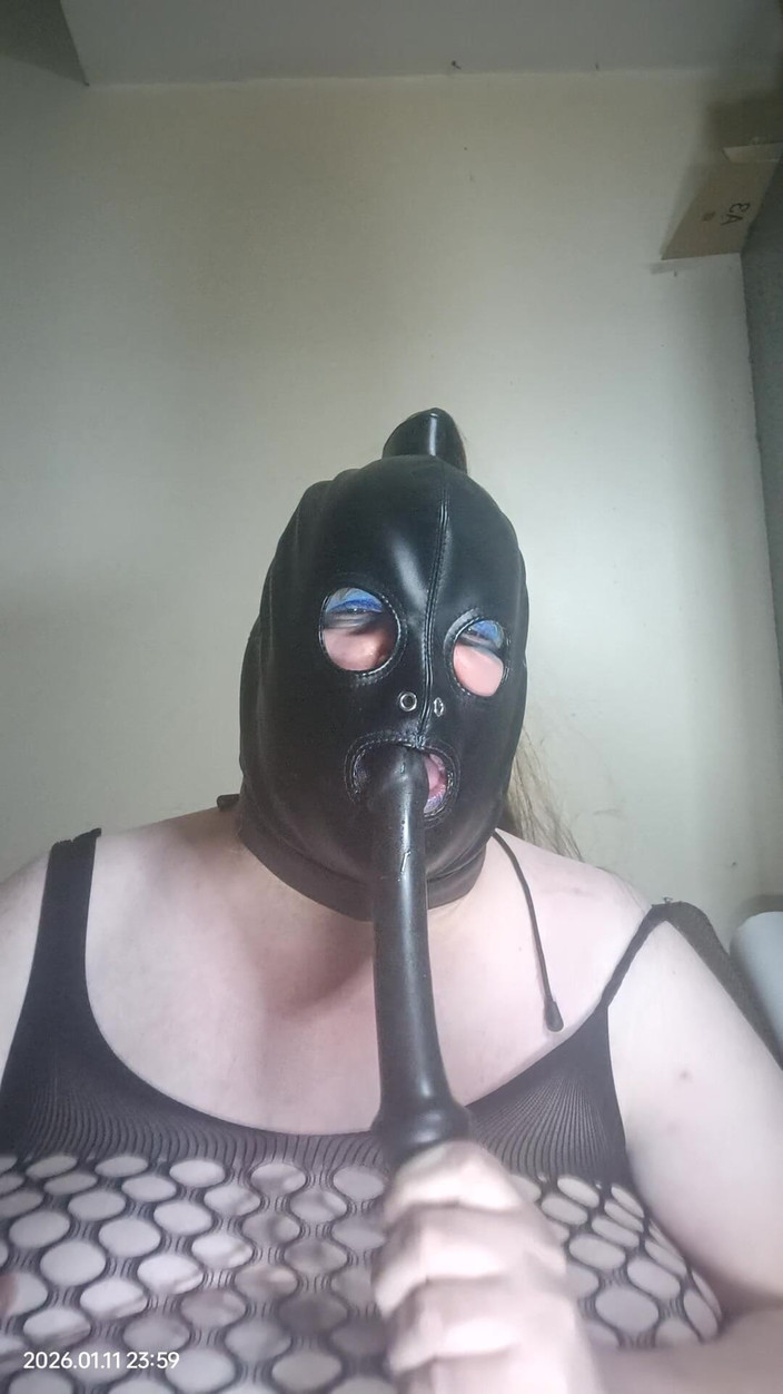 Stephanie-Nicole-TV: Bbw tv lagi asik nyepong dildo dan nyepong kontolnya pakai...