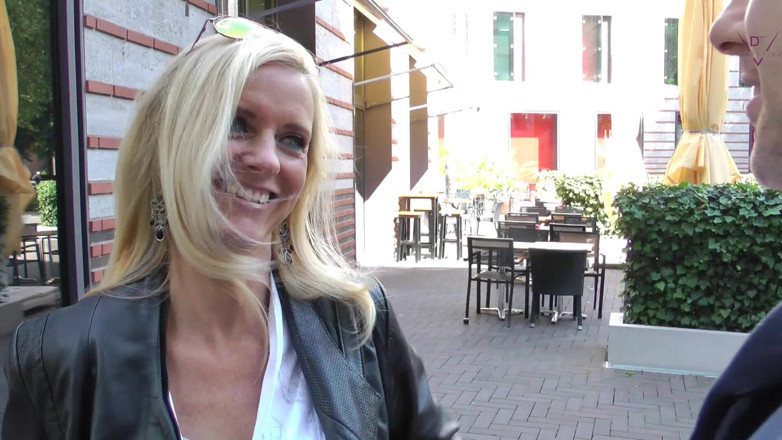 Dirty Tina: Recognized on the street! Spontaneous creampie fuck!