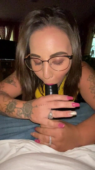 MzKiTTy91: La moglie pawg milf succhia un bbc da 10 pollici