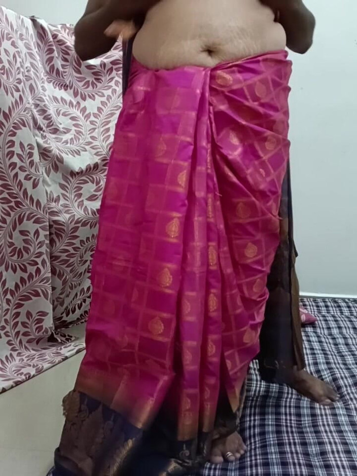 Muruga: Shree Sex dengan Anuty di ranjang
