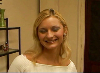 Cryptostudios: Pov aku menantang teman rambut pirangku untuk nyepong kontolku dan...