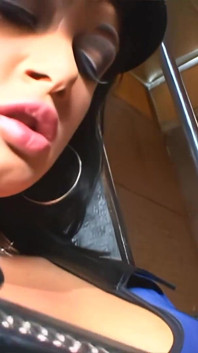 Женское доминирование, полицейский Tory Lane приносит огромные дилдо, чтобы доминировать над узницей-лесбиянкой Линдси Медоуз