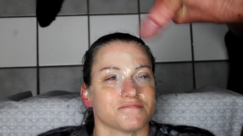 Dirty Dees: Dees sucios descargando su cara en un fantástico facial amateur...