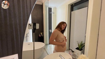 beauty_and_the_other_one: Massage des petits seins avec de l'huile