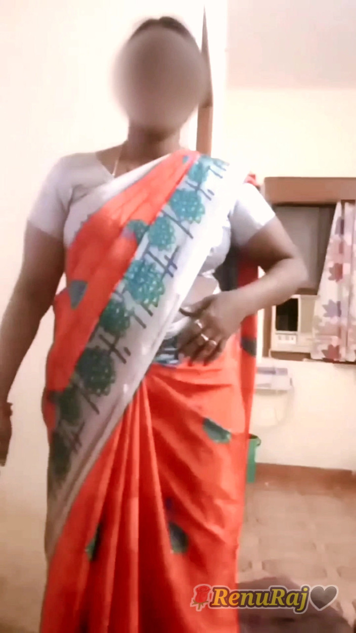 RenuRaj: Hintli hintli tamil iri güzel evli kadın latha çıplak vücut gösteriyor...