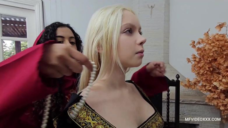 MF Lesbian: Vivian's lieve poesje om te likken