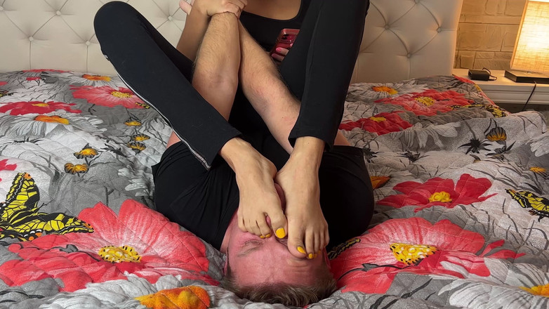 Mean Asian Wife: Вонючими ступнями доминация фут-фетис раба