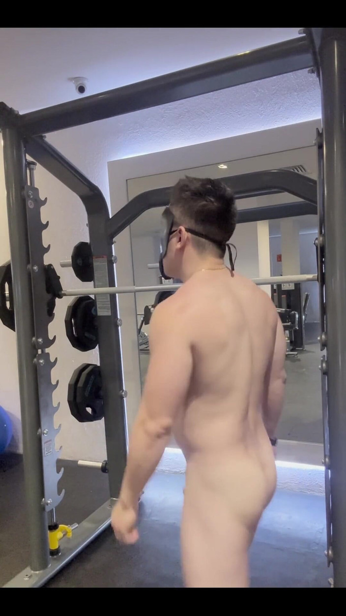 barenakedboy: Jongkok di gym