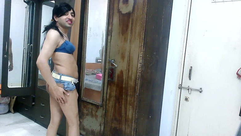 Cute & Nude Crossdresser: 해변 스타일의 의상을 입은 달콤한 계집애 크로스드레서 펨보이 달콤한 롤리팝.