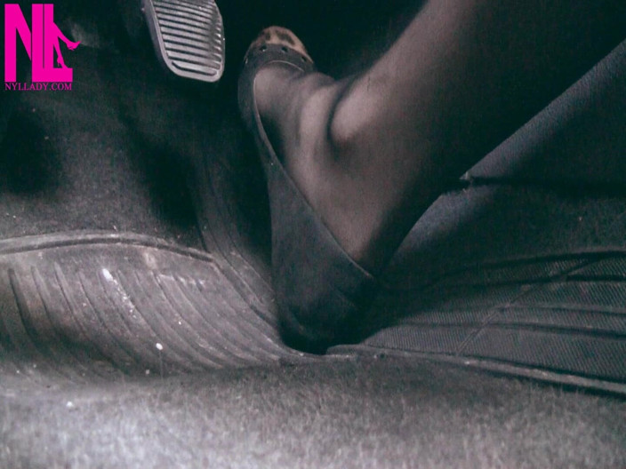 Nyllady: Pedal Pumping in Black Flats with Leoparded Top
