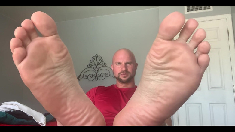 Jasons feet: ‪it’s Bit Weird as You Take My Shoes off