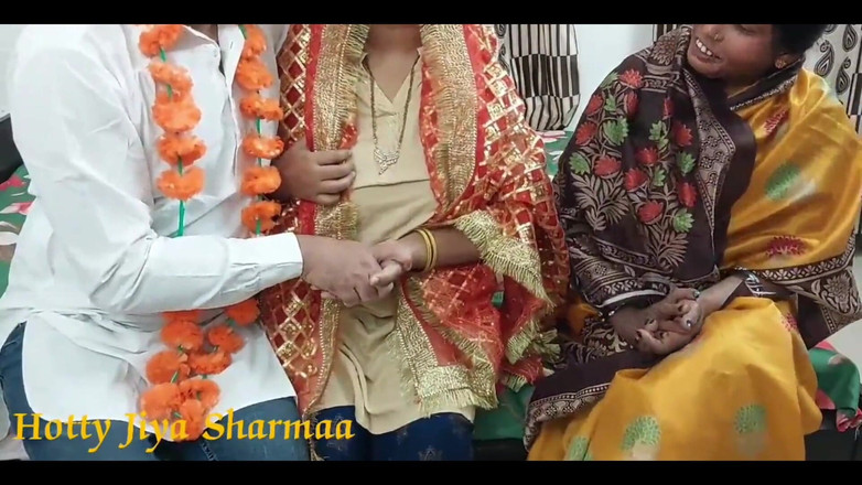 Desi Club House: Pasangan India Everbest Seks Malam Perkahwinan Pertama - Nikmati Seks Bertiga...