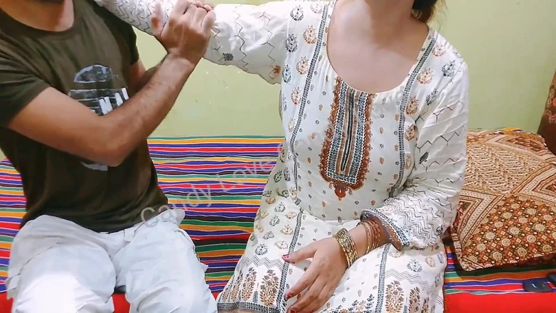 Pakistani CoupleX: Stepmom Fucked in Perfect Round Ass Hindi Audio