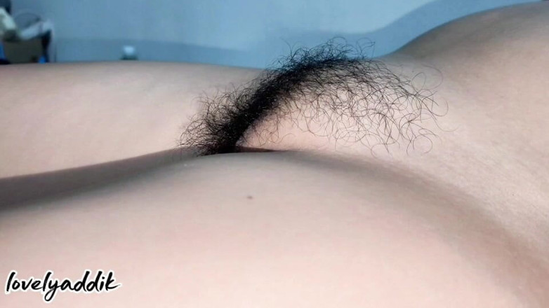 Lovelyaddik: Mijn man zei me mijn harige poesje niet te scheren.matambok