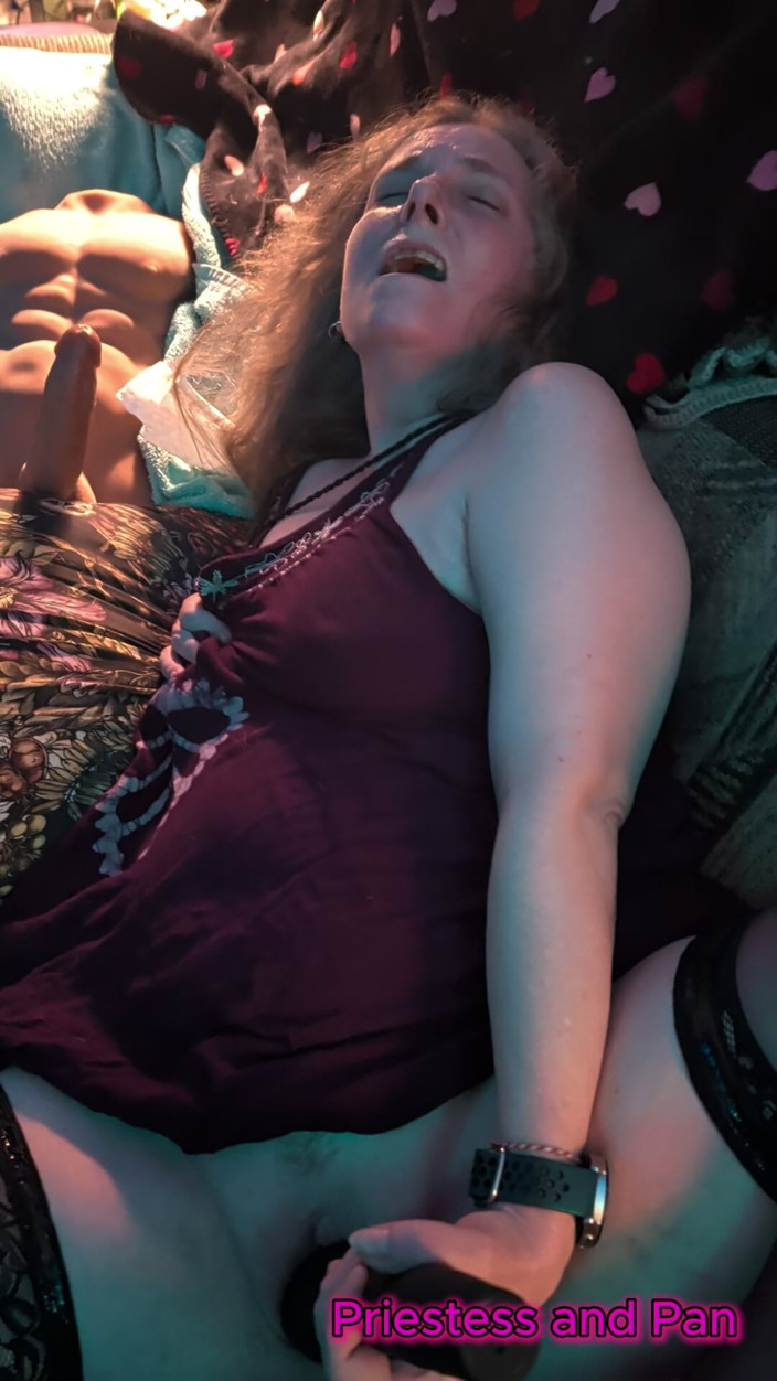 Elaras Pan: Sexuální Hračka a Zábavná Kompilace Kouření