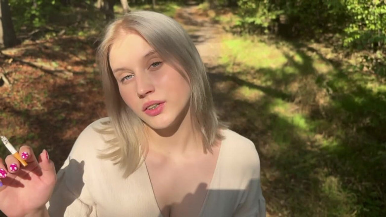 MertyXXX: Прогулка по заброшенным парку в поисках эксгибициониста