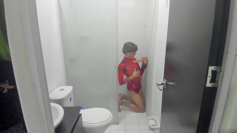 Gigi Prince: Colombian Femboy Juicy Ass Twerk Dengan Dildo Di Bilik Mandi