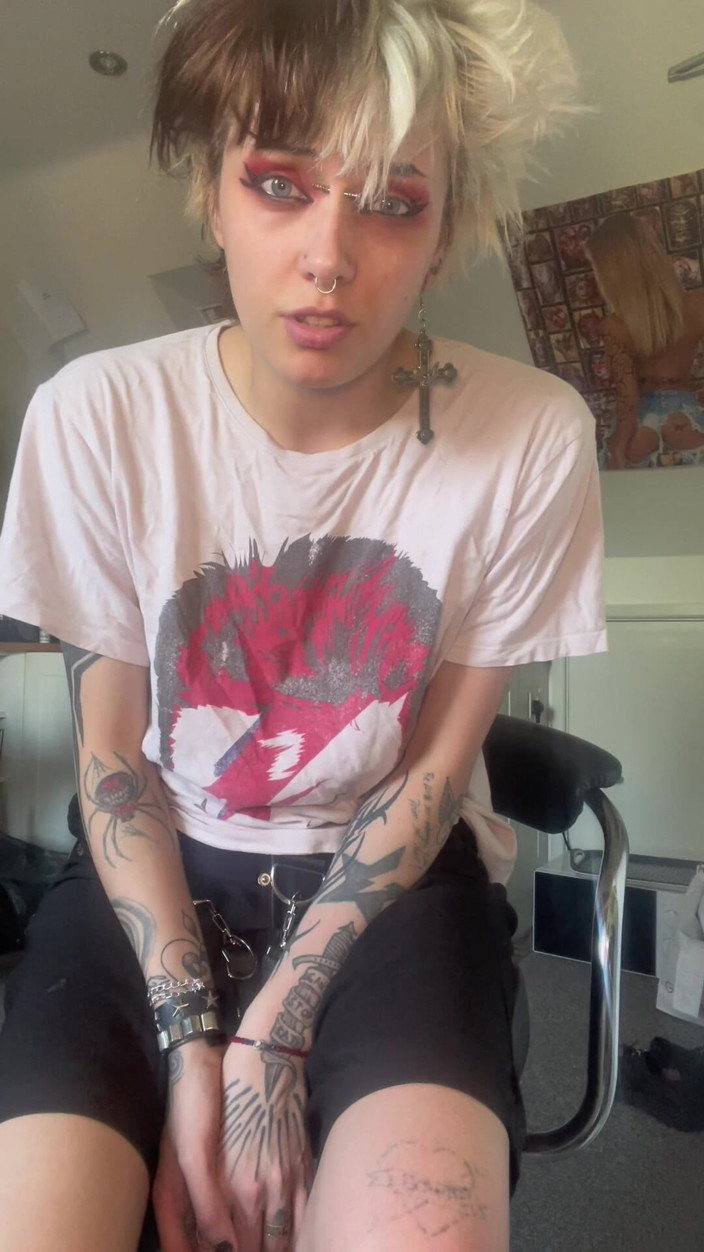 Glitterqueen1999: Skinny Goth Huge Belly Rapid Pregnancy at the Doctors Office
