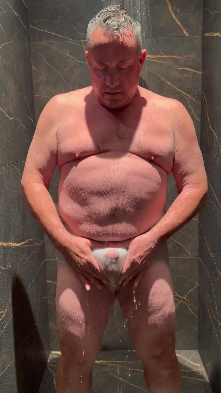 GottaLuvBB: Duşta bazı dolgun kıyafetler