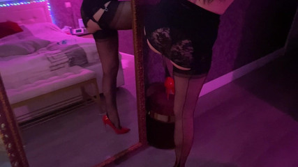 Slowly Tease: N ° 22 (complet) mini-jupe en nylon et en dentelle, elle est prête à...