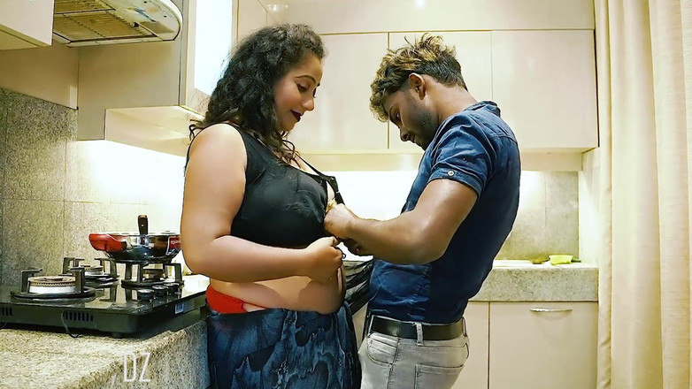 Daizo Premium: Mama Vitregă Futută În Bucătărie, Cur Mare, În Poziția Capră, Hindi Slang