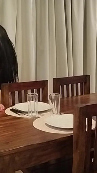 Het BBW styvmamma, solo fans i slow motion, i matsalen