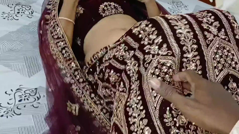 Apple Porn: Newly Married Desi Couple First Night Sex