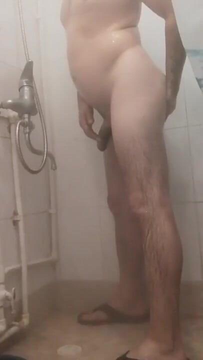 LuizasSlave: Taking shower