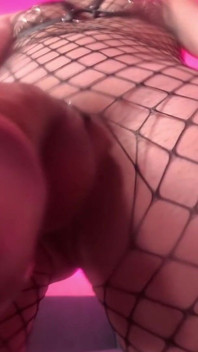 Femboy si tře ptáka o tvou tvář a stříká na tebe. Vaše POV