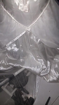 Satin 웨딩 드레스에 사정